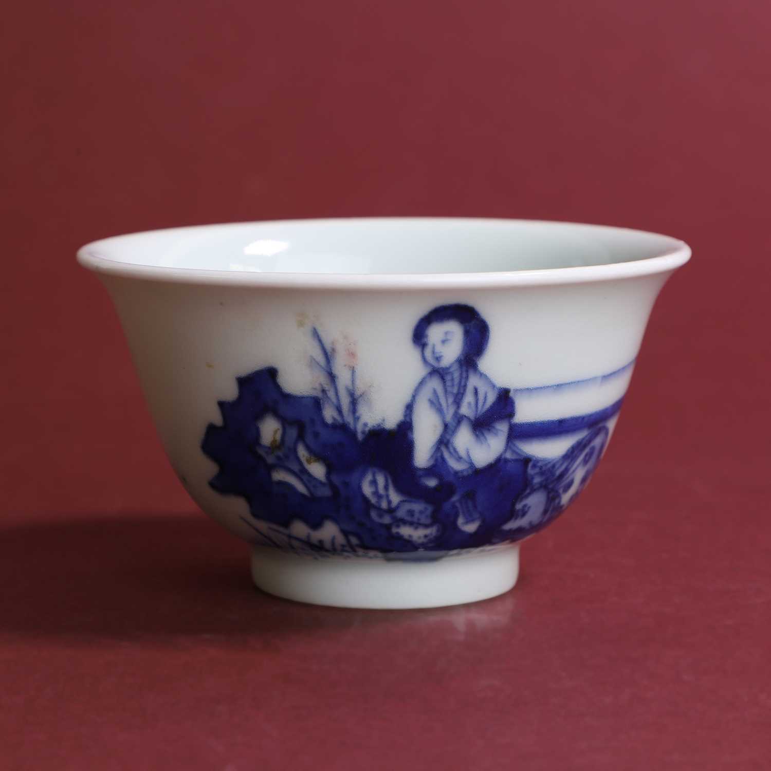 Lot 44 - A Chinese copper-red and underglaze-blue tea bowl