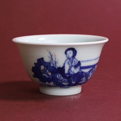 Lot 44 - A Chinese copper-red and underglaze-blue tea bowl
