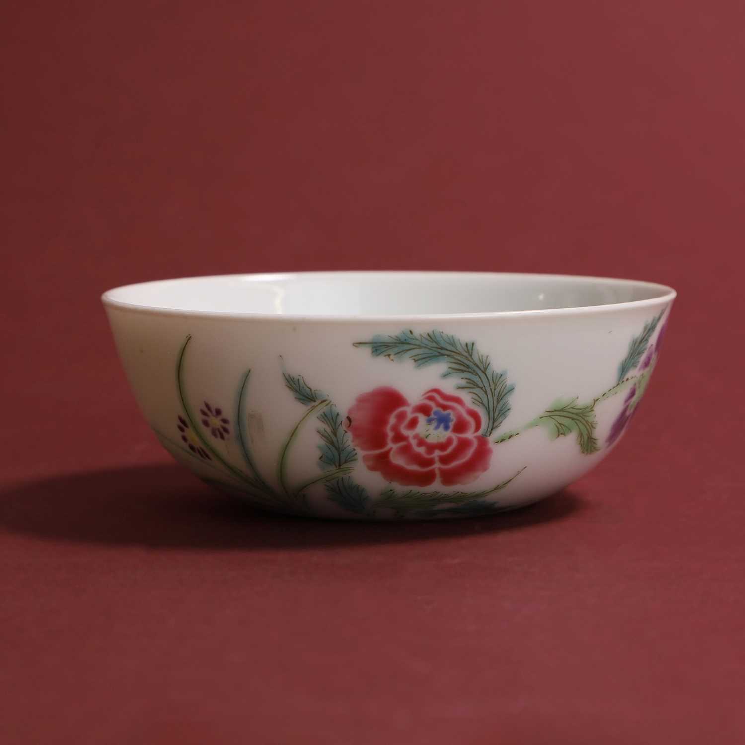 Lot 83 - A Chinese famille rose bowl