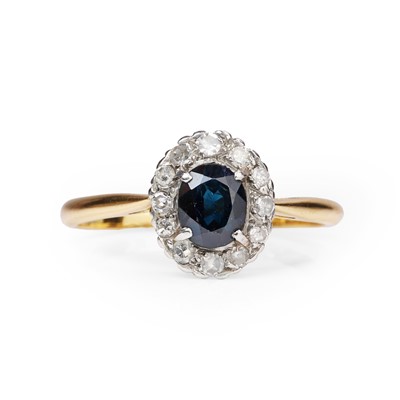 Lot 1085 - A diamond and sapphire cluster ring