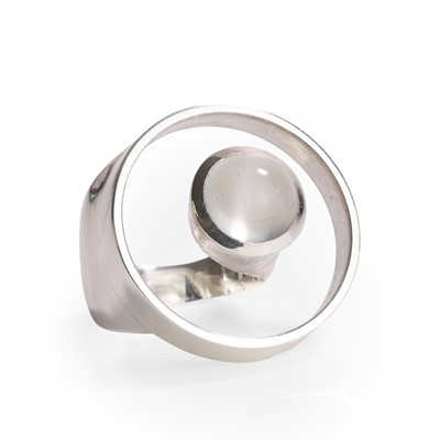 Lot 1122 - A silver moonstone ring