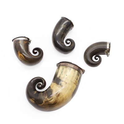 Lot 316 - A curly horn snuff mull