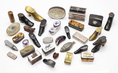 Lot 314 - A collection of various treen, brass, ceramic, and leather snuff shoes