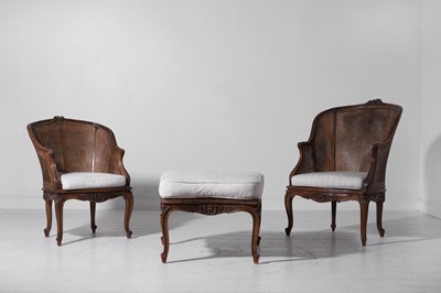 Lot 214 - A Louis XV-style walnut salon suite