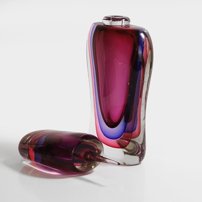 Lot 173 - A large Murano sommerso glass stoppered bottle