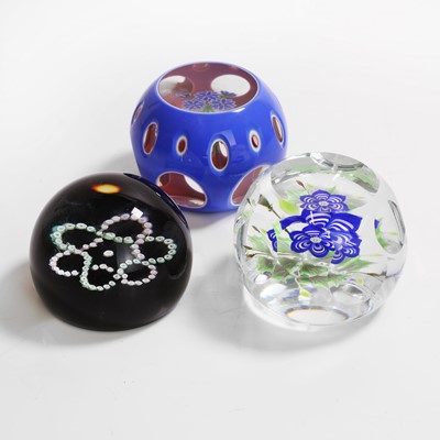 Lot 41 - A group of three glass paperweights