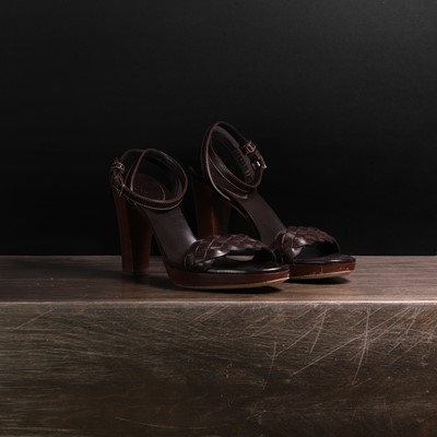 Lot 1392 - A pair Gucci heeled sandals