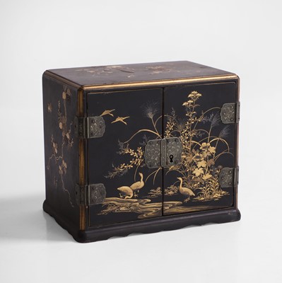Lot 283 - A Japanese gold lacquer kodansu