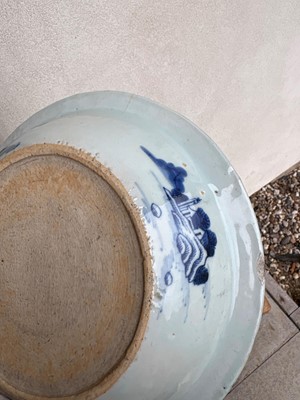 Lot 55 - Four Chinese porcelain dishes