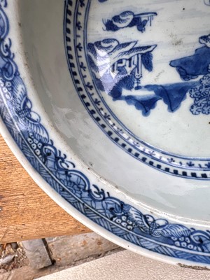 Lot 55 - Four Chinese porcelain dishes