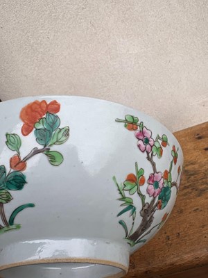 Lot 55 - Four Chinese porcelain dishes