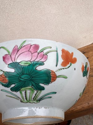 Lot 55 - Four Chinese porcelain dishes