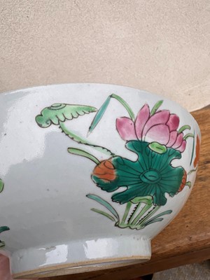 Lot 55 - Four Chinese porcelain dishes