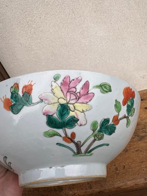 Lot 55 - Four Chinese porcelain dishes