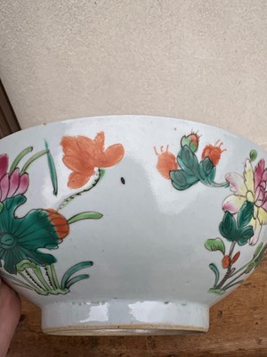 Lot 55 - Four Chinese porcelain dishes