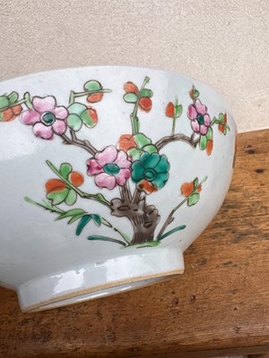 Lot 55 - Four Chinese porcelain dishes