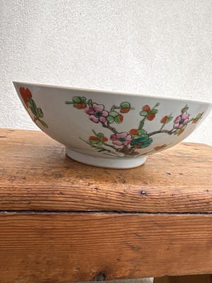 Lot 55 - Four Chinese porcelain dishes