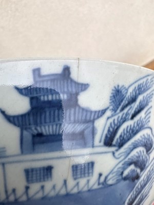 Lot 55 - Four Chinese porcelain dishes