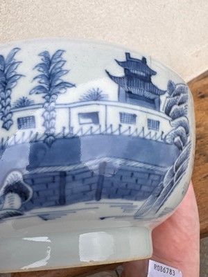 Lot 55 - Four Chinese porcelain dishes