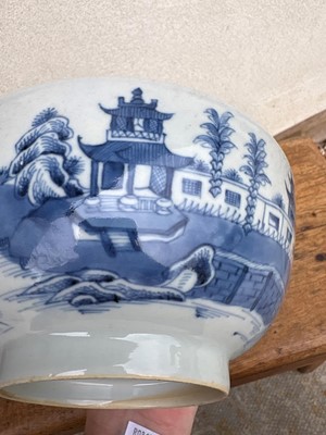 Lot 55 - Four Chinese porcelain dishes