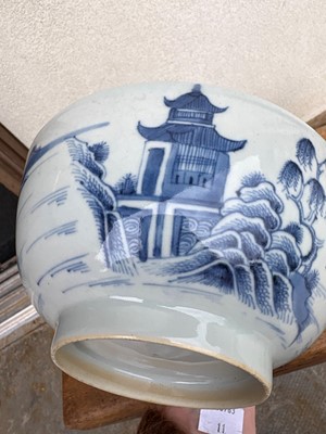 Lot 55 - Four Chinese porcelain dishes