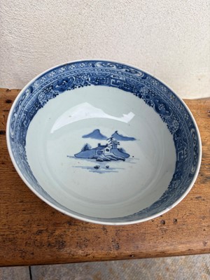 Lot 55 - Four Chinese porcelain dishes