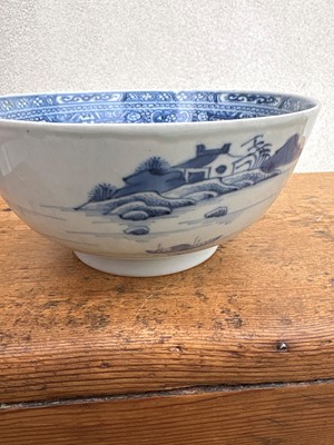 Lot 55 - Four Chinese porcelain dishes