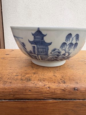 Lot 55 - Four Chinese porcelain dishes