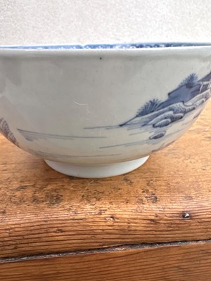 Lot 55 - Four Chinese porcelain dishes