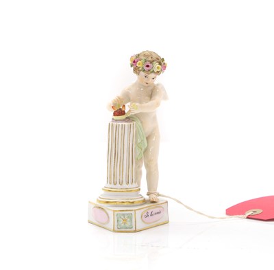 Lot 104 - A Meissen porcelain figure