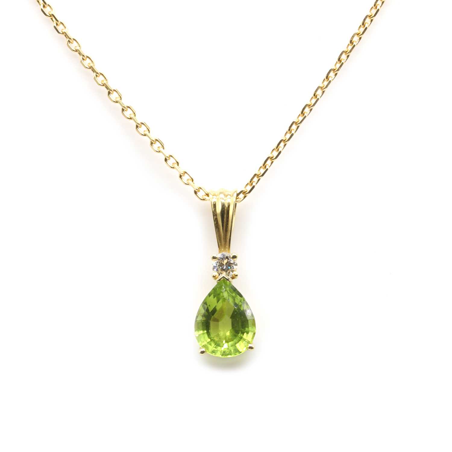 Lot 88 - An 18ct gold peridot and diamond pendant on chain