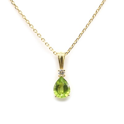 Lot 88 - An 18ct gold peridot and diamond pendant on chain