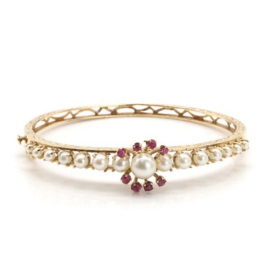 Lot 126 - A cultured pearl and ruby hinged bangle