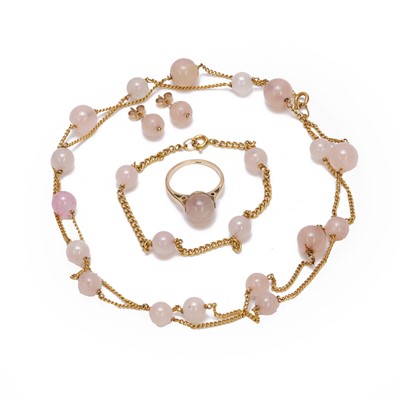 Lot 1156 - A rose quartz jewellery set