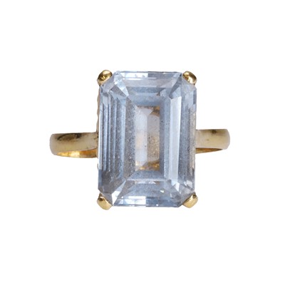 Lot 1100 - A synthetic blue spinel single stone ring