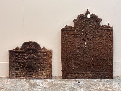 Lot 515 - A cast iron fire back