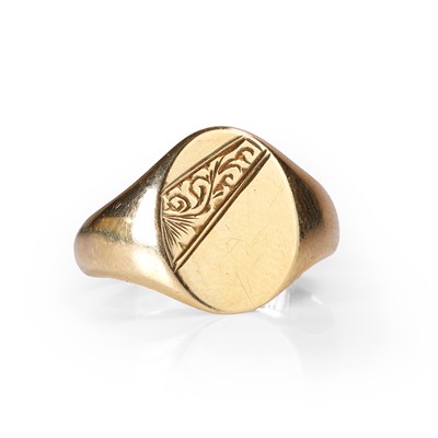 Lot 1270 - A 9ct gold signet ring
