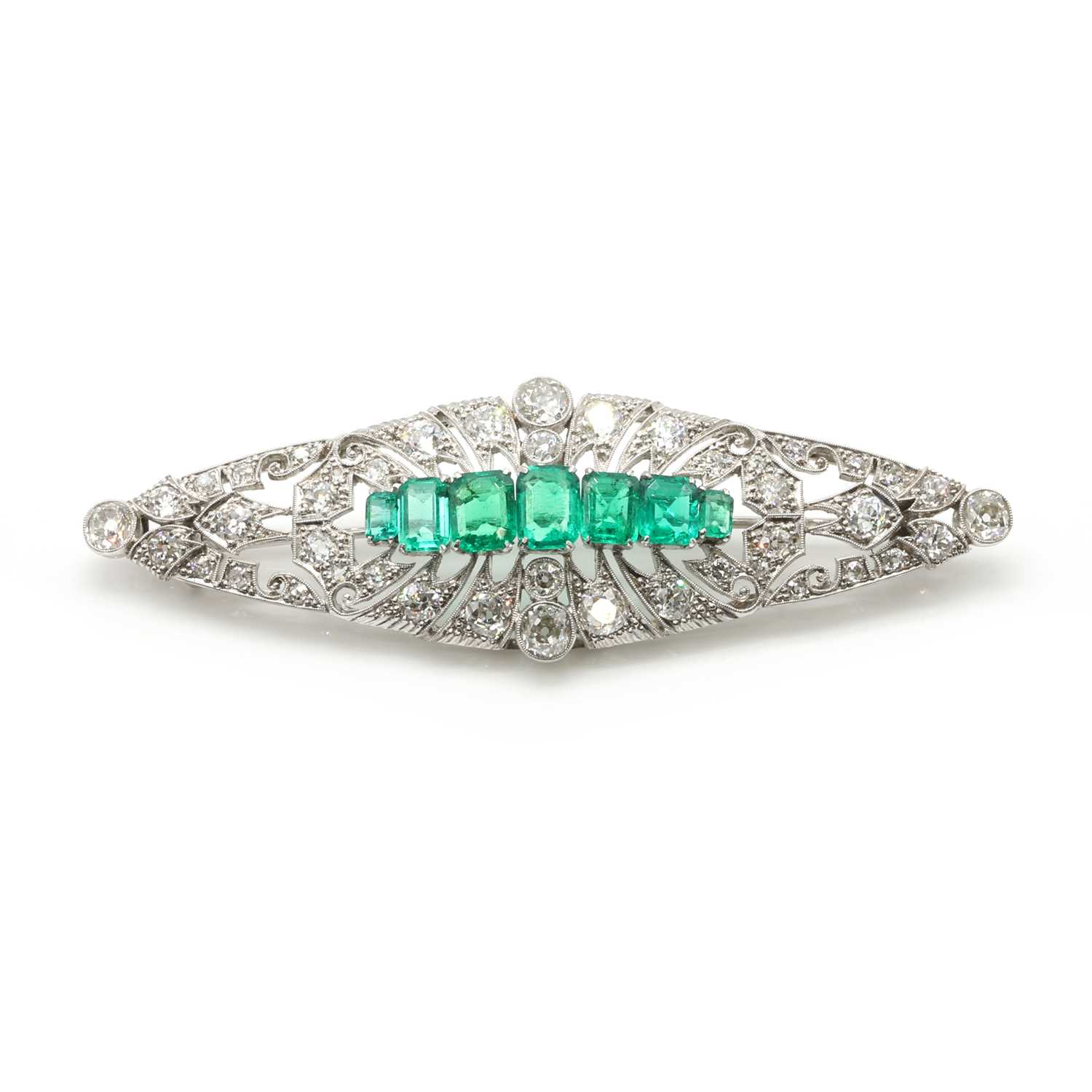 Lot 48 - An Art Deco emerald and diamond plaque brooch
