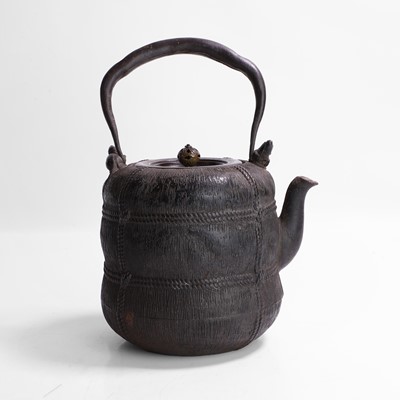 Lot 388 - A Japanese iron tetsubin