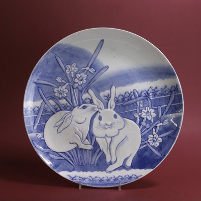 Lot 386 - An Arita blue and white charger