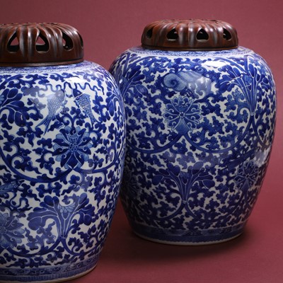 Lot 35 - A pair of Chinese blue and white jars