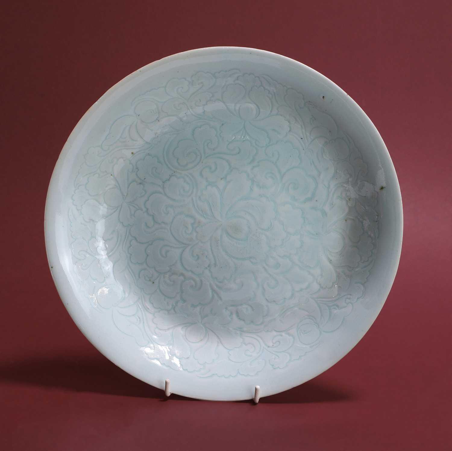 Lot 19 - A Chinese qingbai-glazed plate