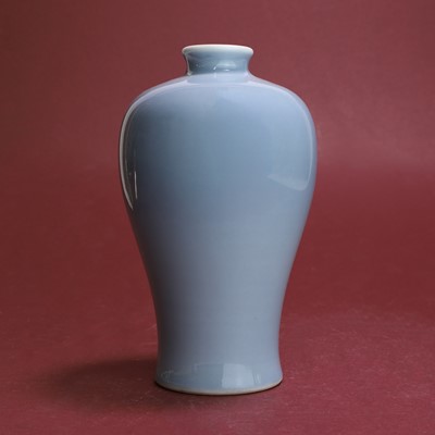 Lot 309 - A Chinese clair-de-lune meiping vase
