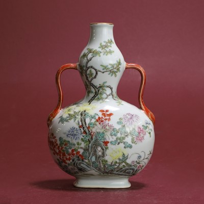 Lot 2 - A Chinese porcelain famille rose double-gourd vase