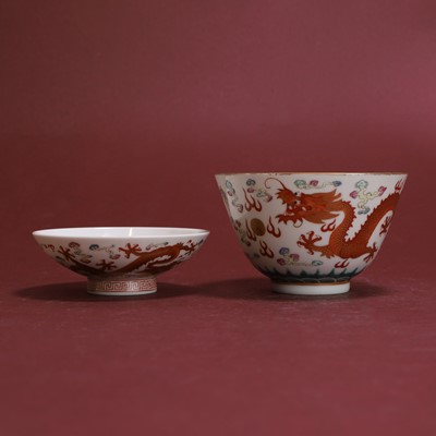 Lot 132 - A Chinese famille rose bowl and cover