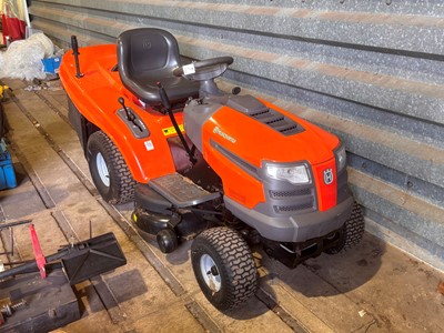 Lot 153 - A Husqvarna CTH171 ride-on mower