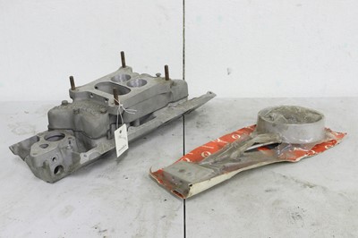 Lot 119 - An Offenhauser inlet manifold