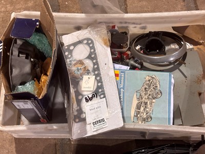 Lot 142 - Morris Minor spares