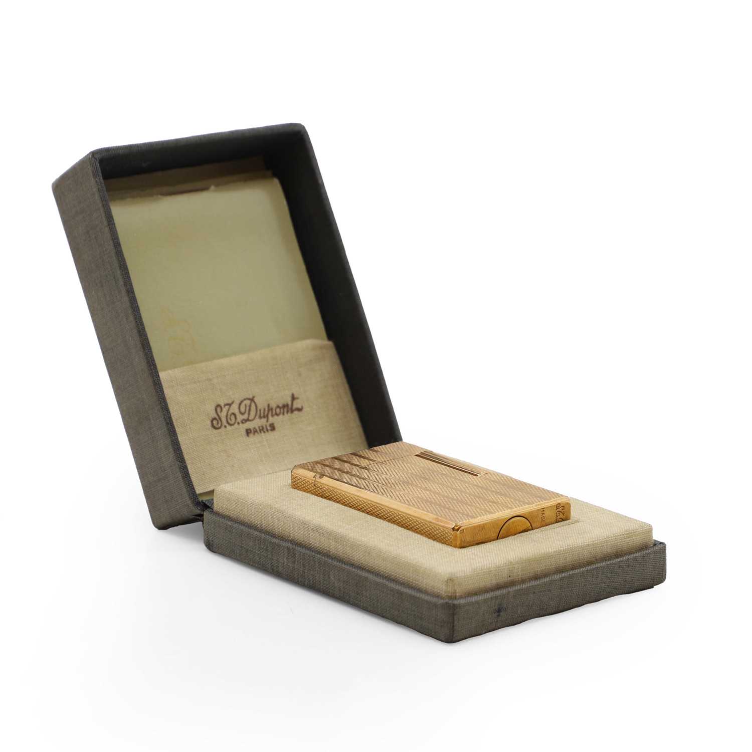 Lot 16 - A DuPont gold plated cigarette lighter