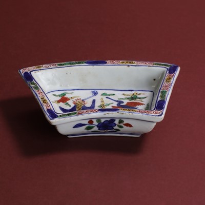Lot 23 - A Chinese wucai saucer